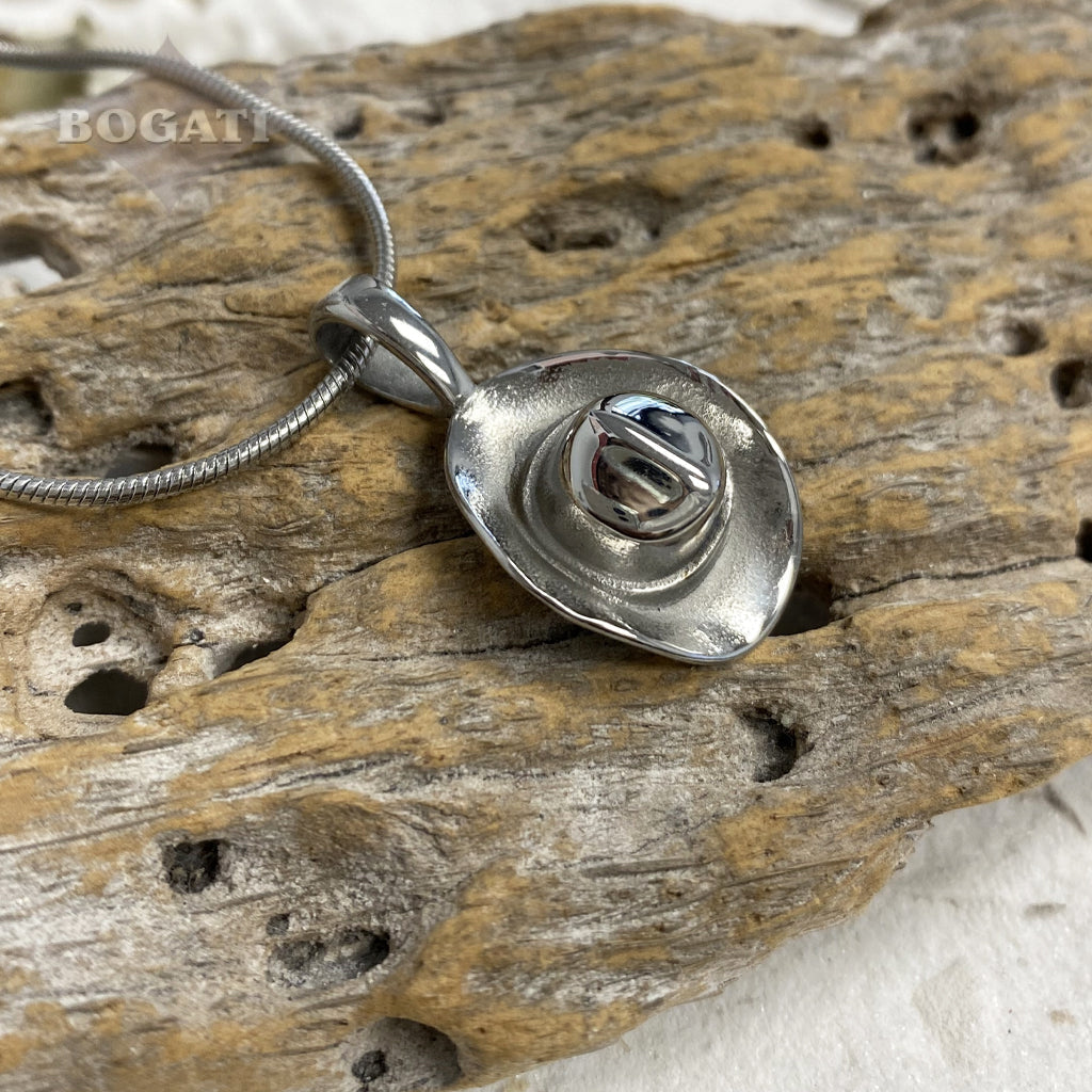 J-1513/1523 Cowboy Hat - Pendant With Chain