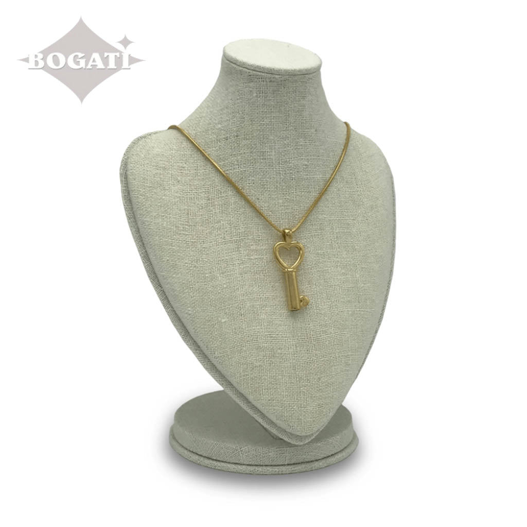 J-199 - Heart-shaped Key Bow with Heart Tip - Pendant with Chain