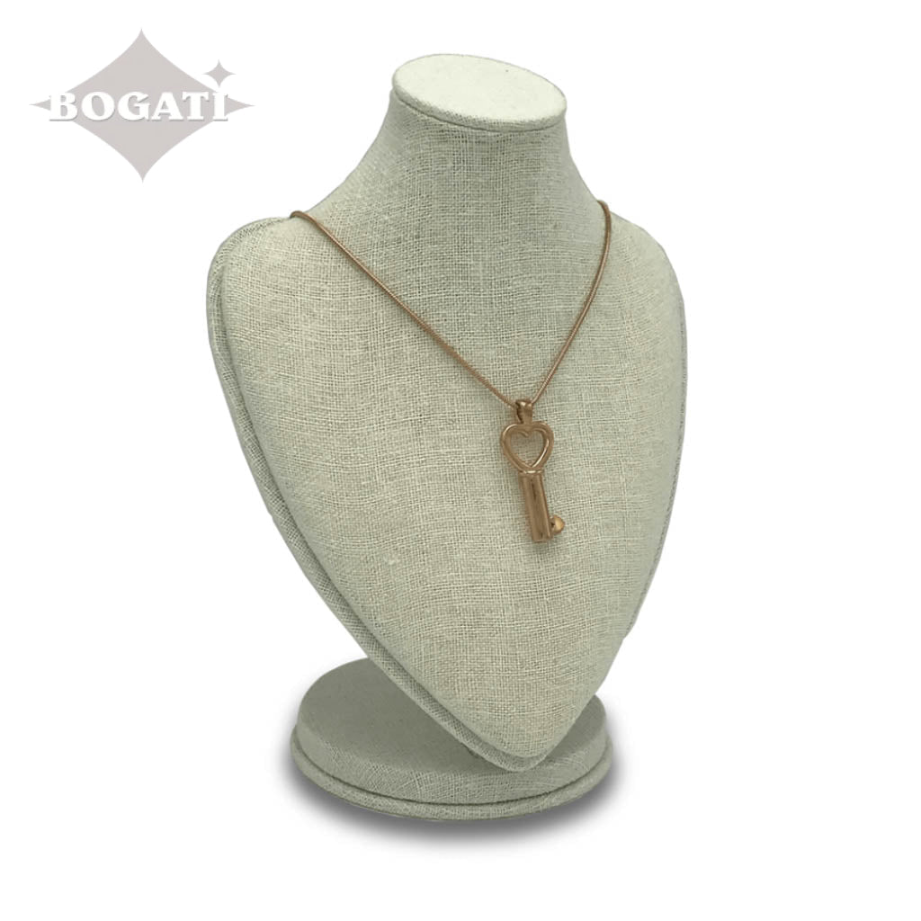J-199 - Heart-shaped Key Bow with Heart Tip - Pendant with Chain
