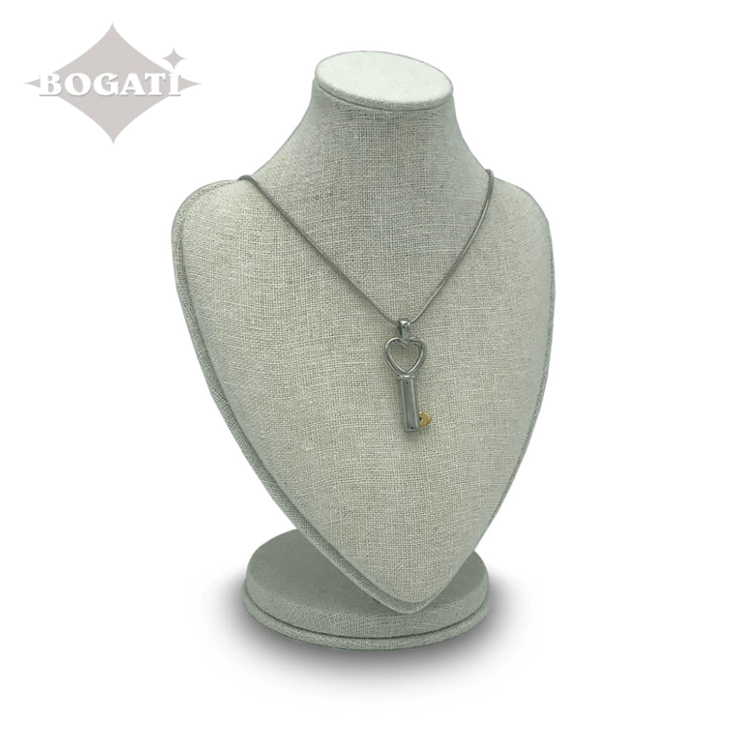 J-199 - Heart-shaped Key Bow with Heart Tip - Pendant with Chain